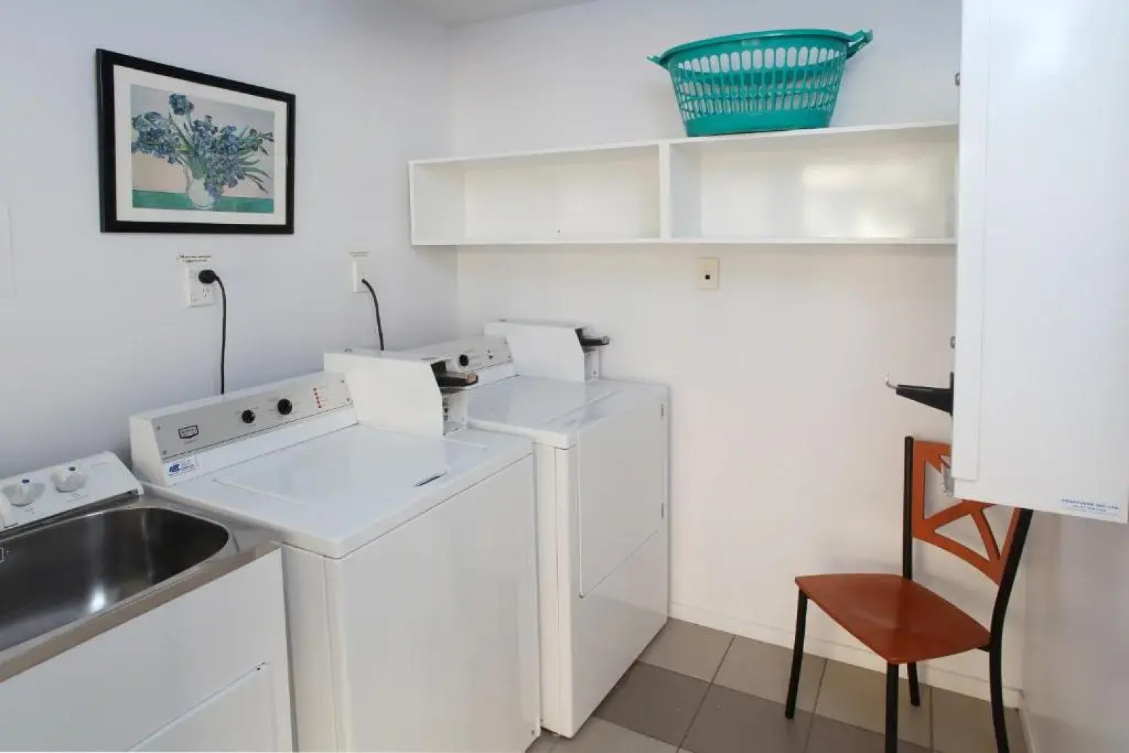 Admiralty Lodge Motel