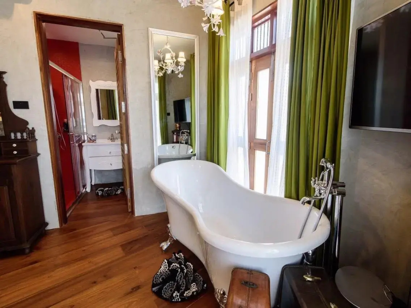 Rimrabeang Amphawa Cafe and Suite