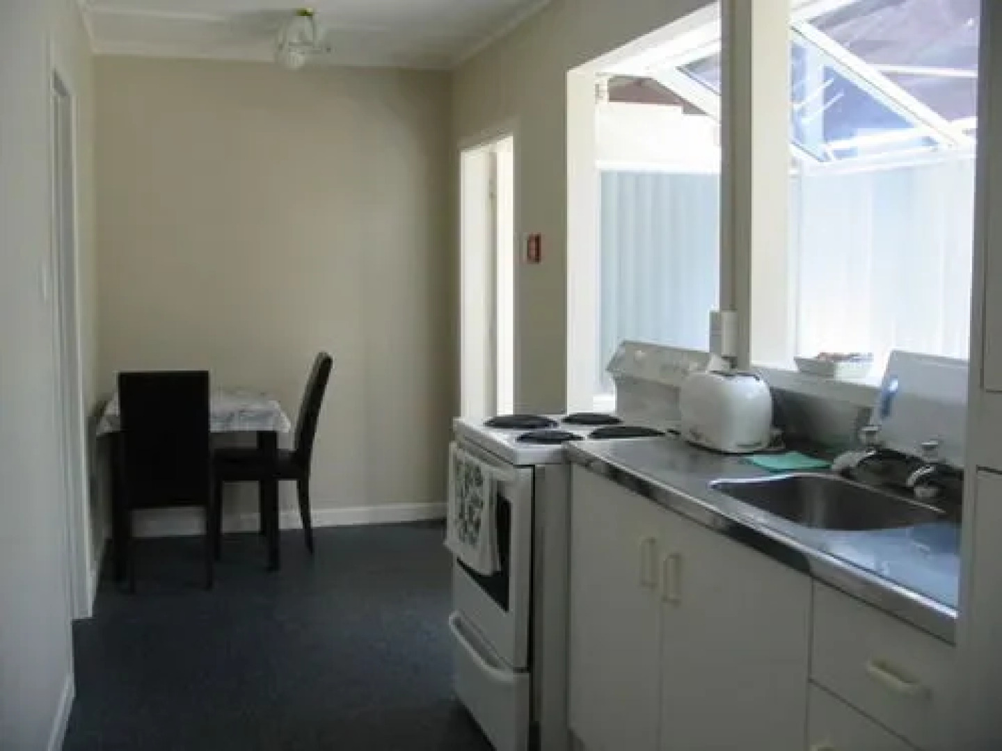 Valmai House & Motel