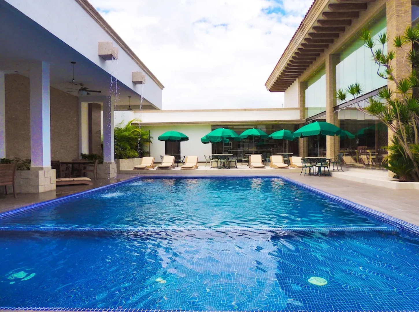 Royal Aqua Luxury Hotel & Spa