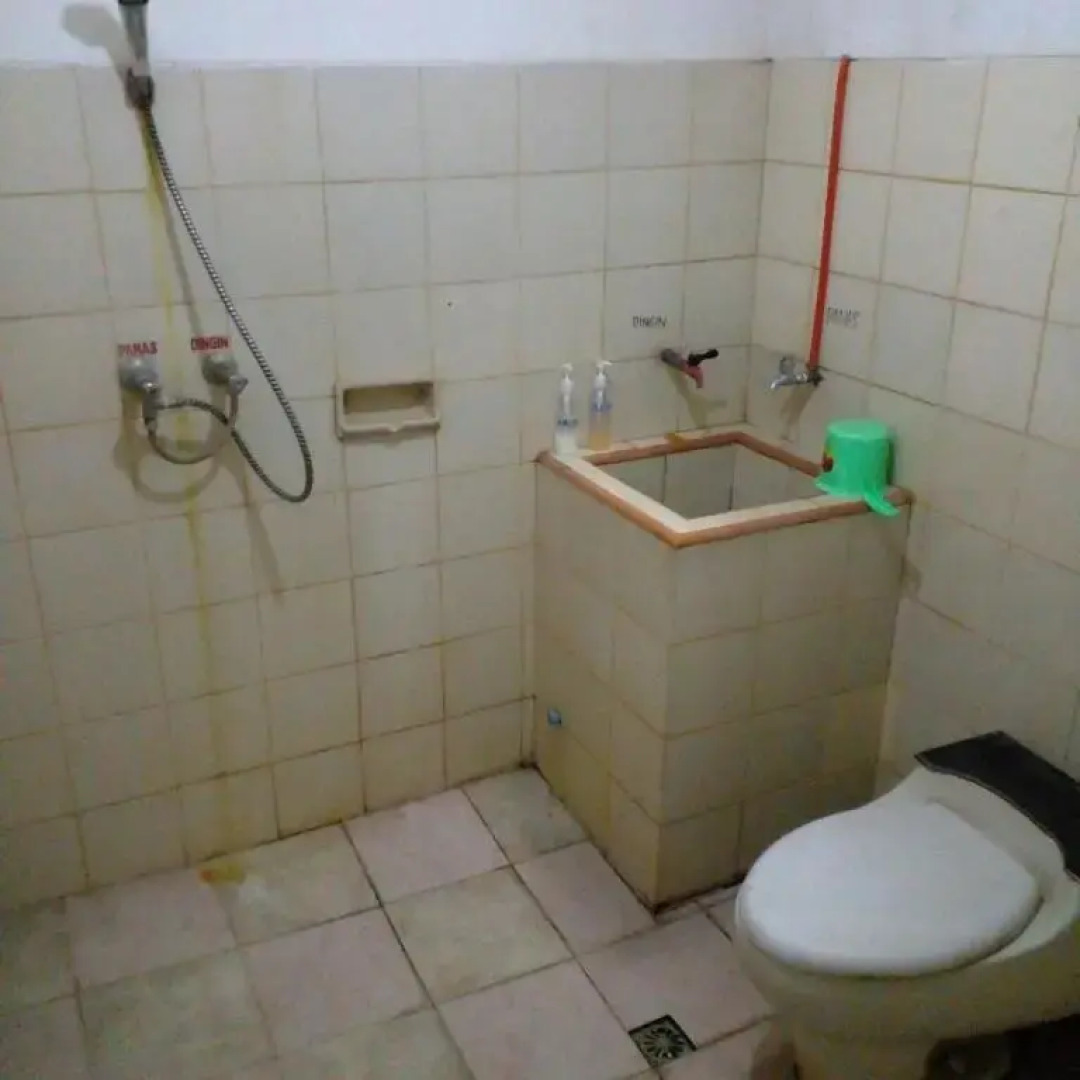 Hotel Raya by OYO Rooms