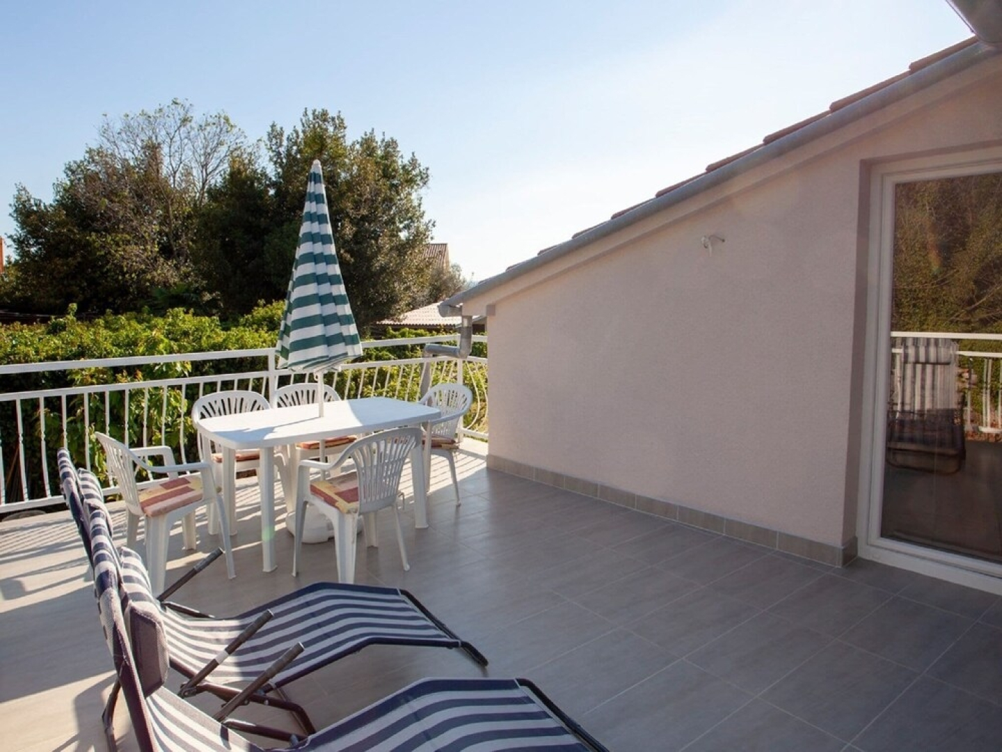 Adorable House Apartment With Roof Terrace