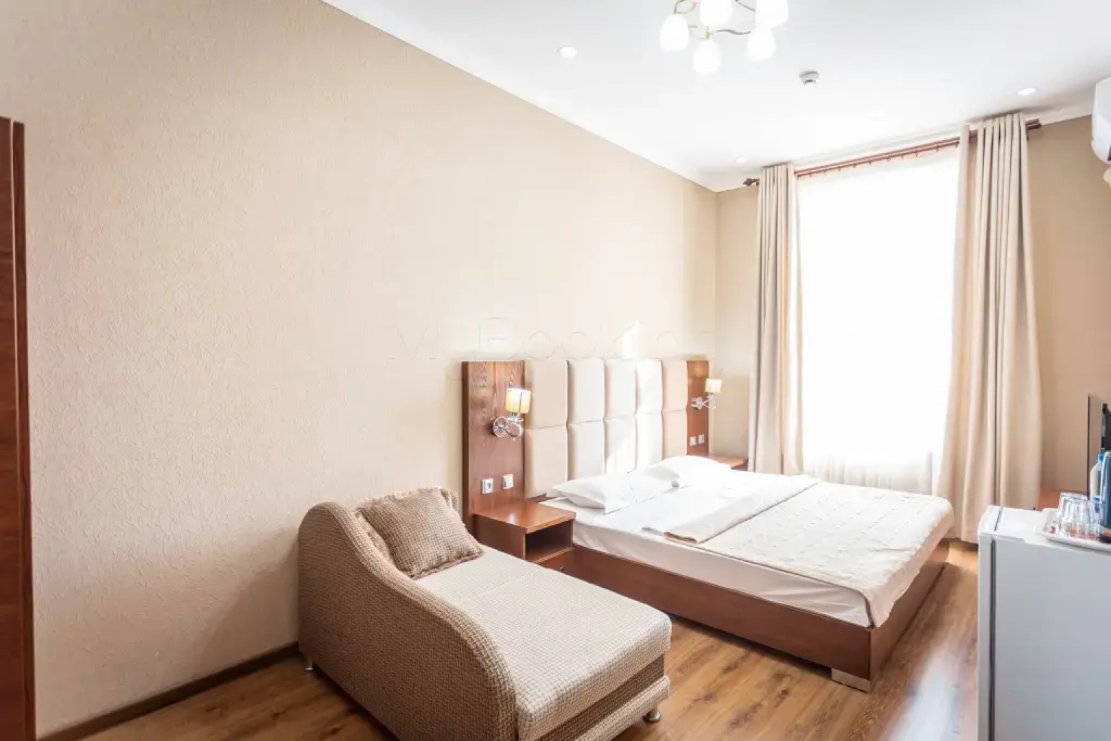 Lake House Resort hotel