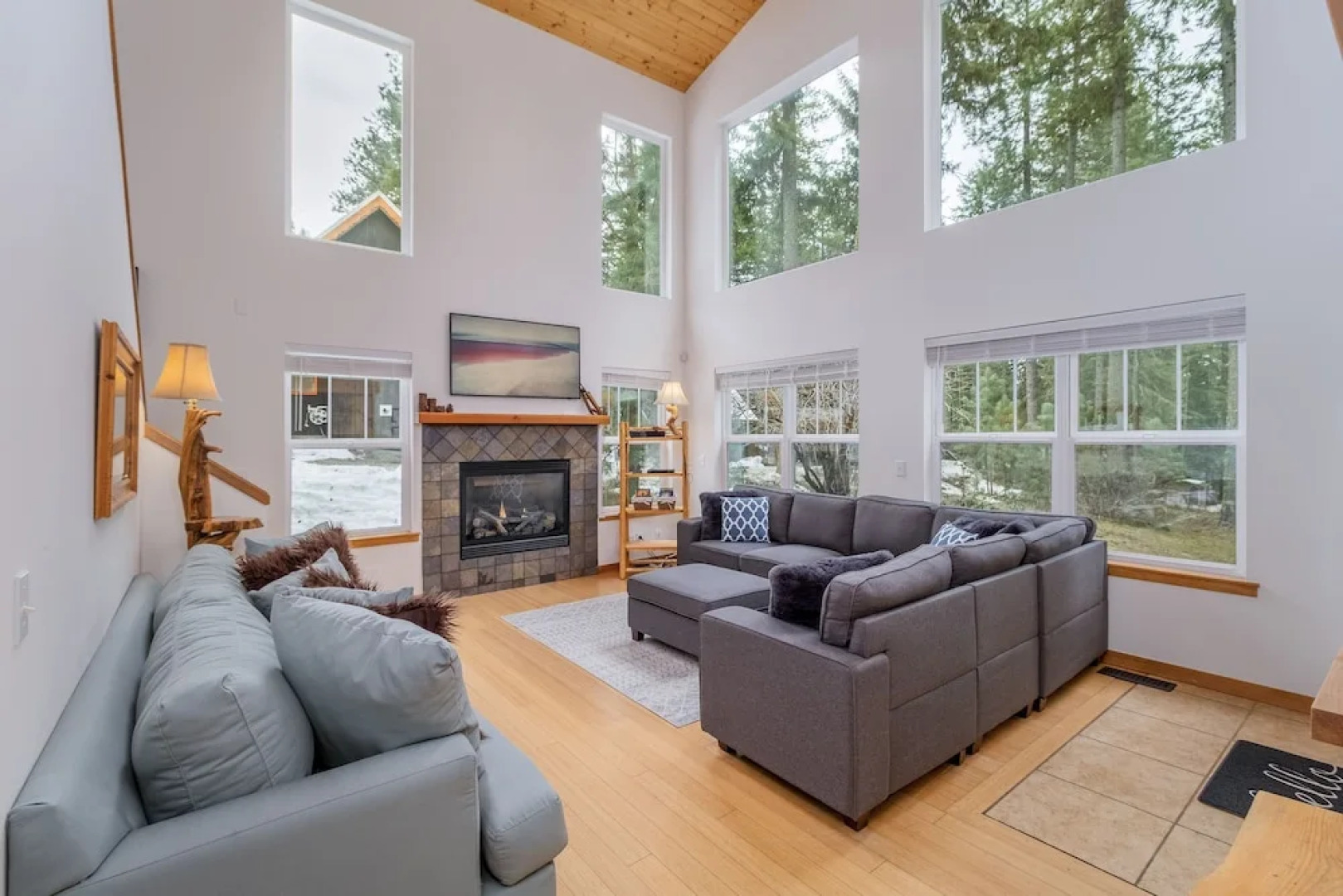 Just Plain Getaway 3 Bedroom Home by NW Comfy Cabins by RedAwning