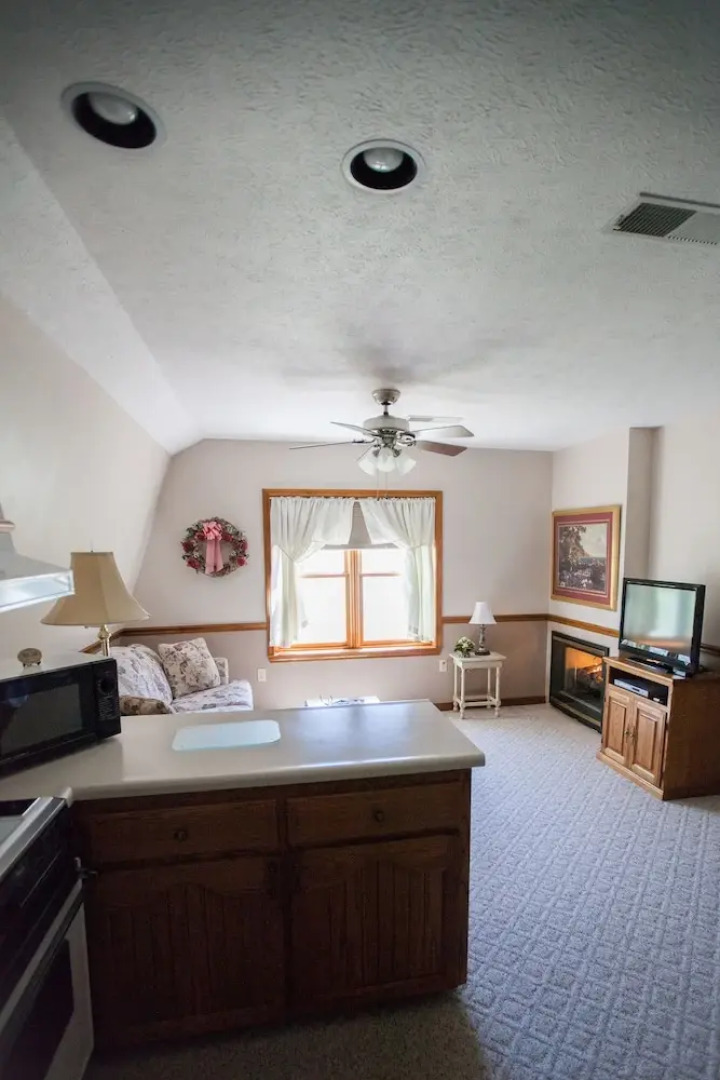 Red Bud Cove Bed & Breakfast Suites