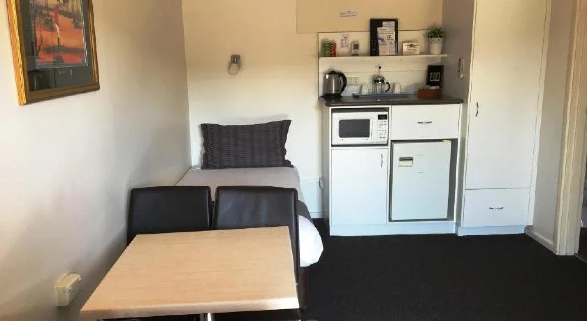 Nicholas Royal Motel