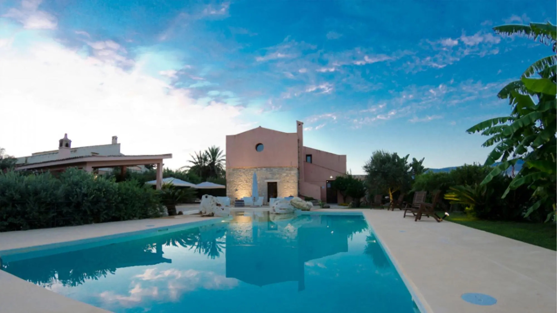 Independent villa up to 16 guests-VILLA DELLO ZINGARO
