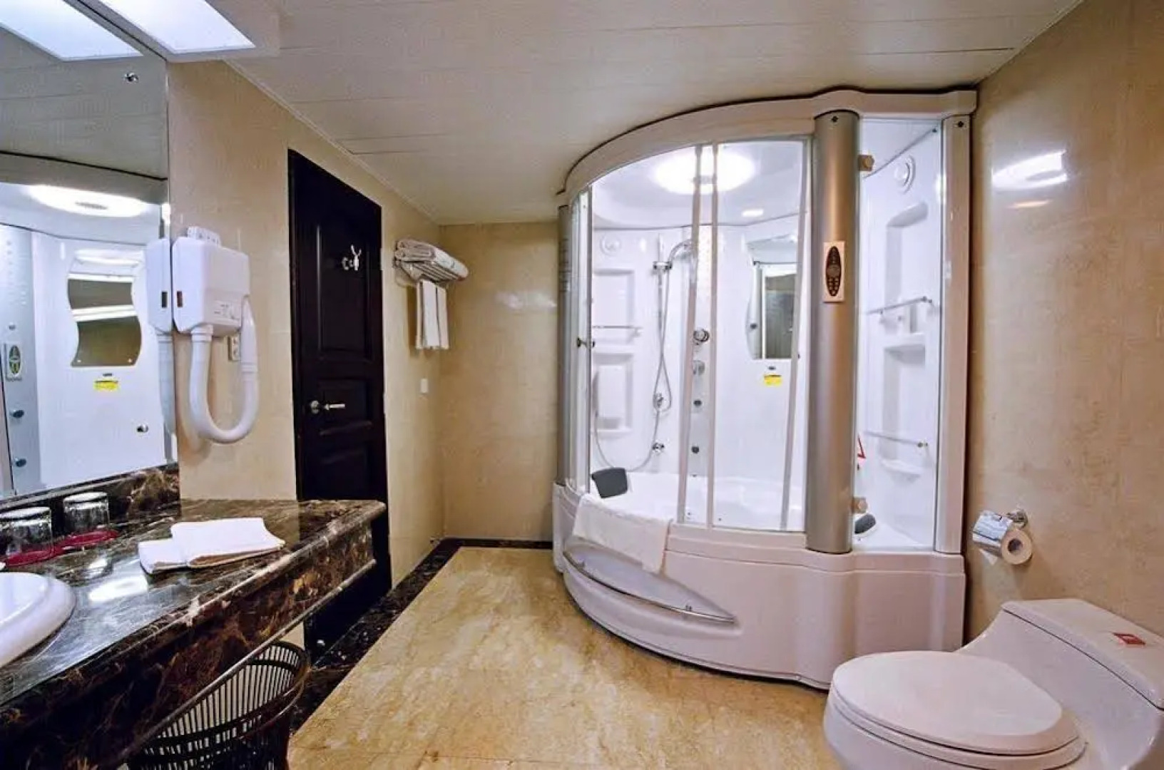 Weihai Qiming Holiday Hotel