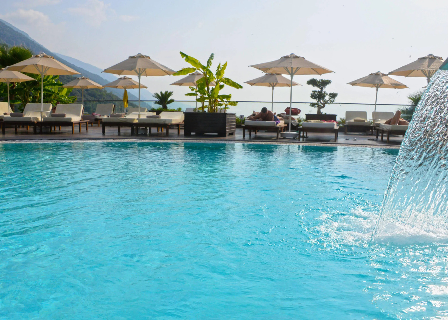 Manaspark Deluxe Hotel