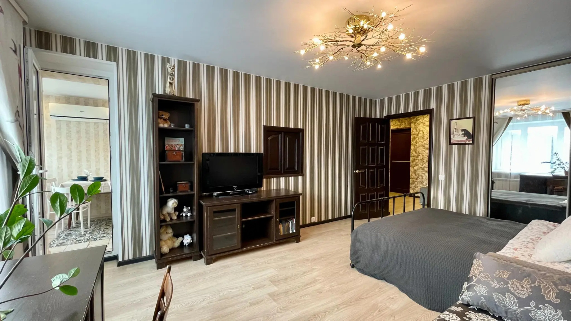 Tolstoy Apart (Толстой Апарт) на улице Демонстрации 38