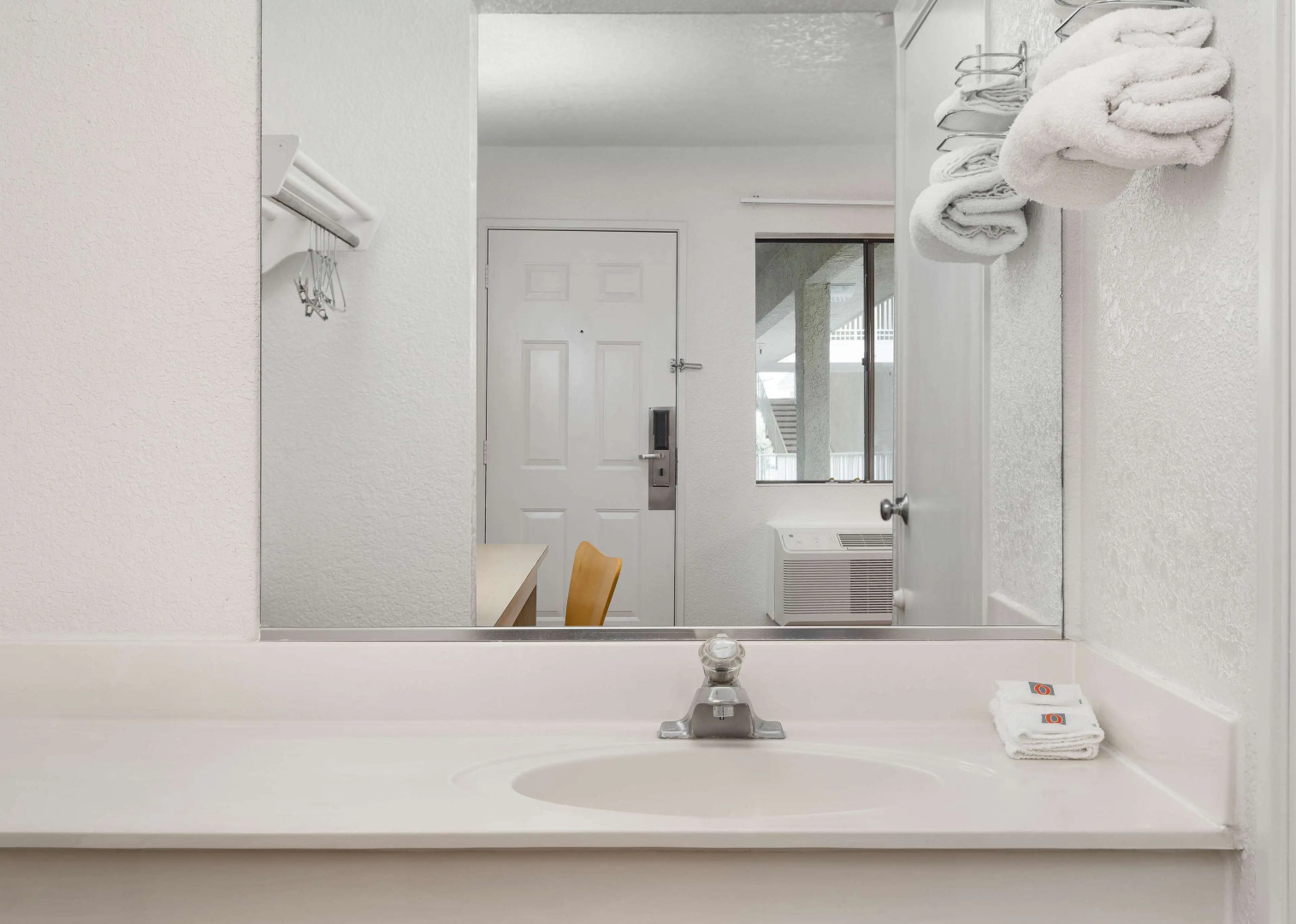 Motel 6 Buena Park, CA - Knotts Berry Farm - Disneyland