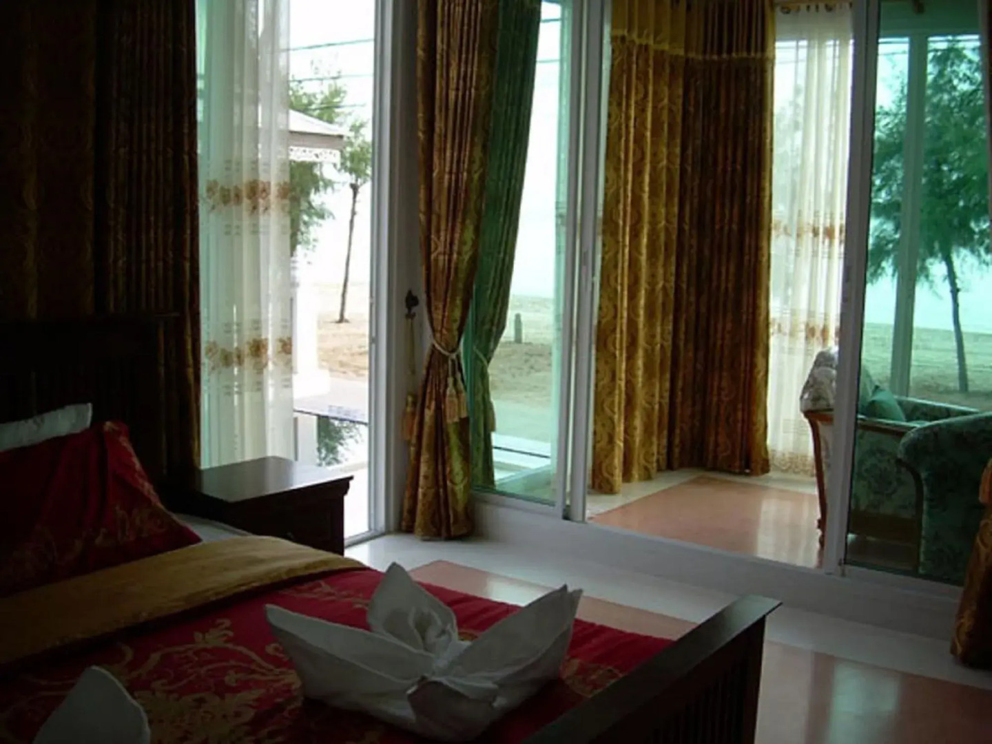 Samroiyod Beach Resort