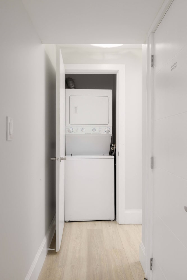 Stylish 1BR Suite in North Vancouver 10 mins ski