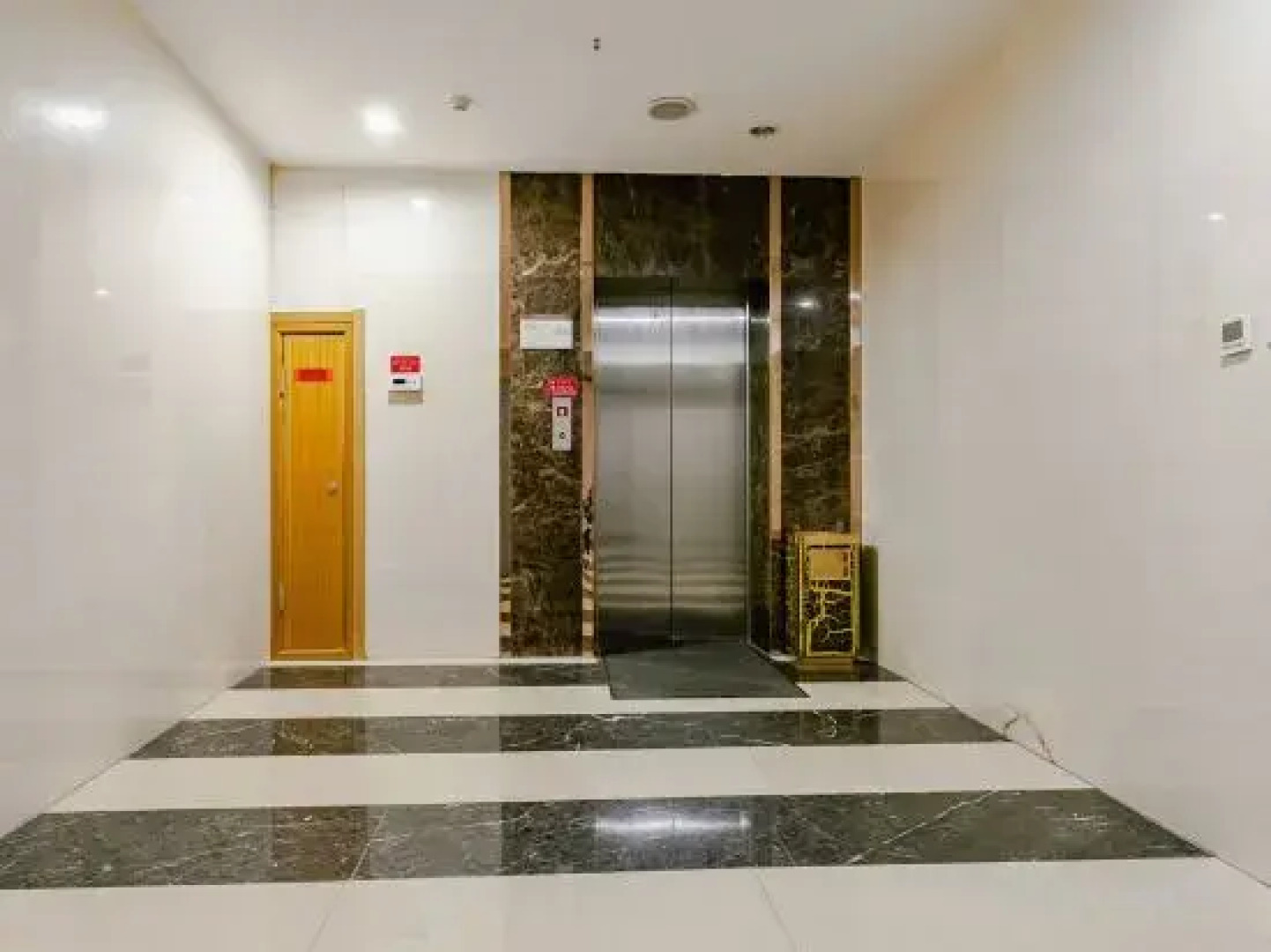 Universal House Haiyi Hotel