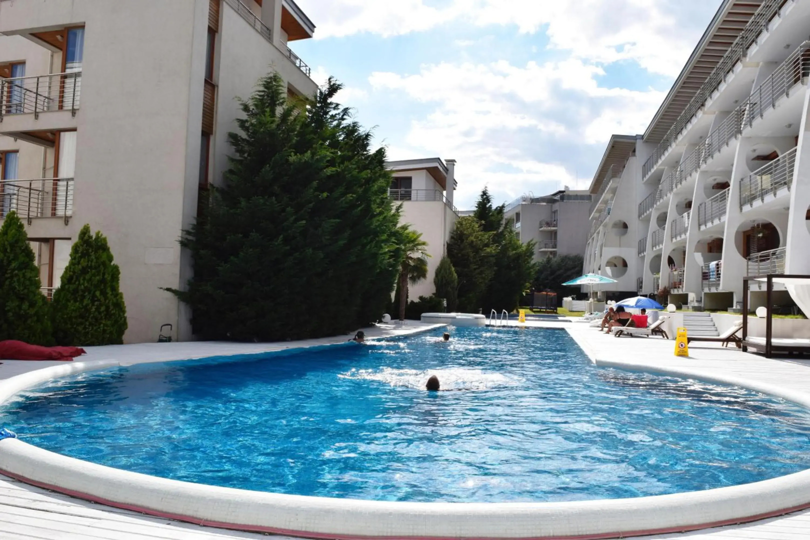 White Sails Apartments