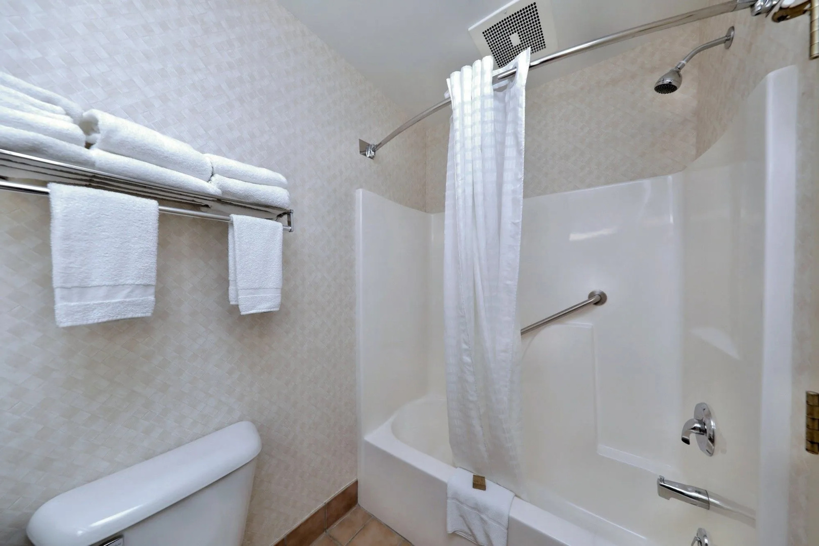 Lancaster Inn and Suites