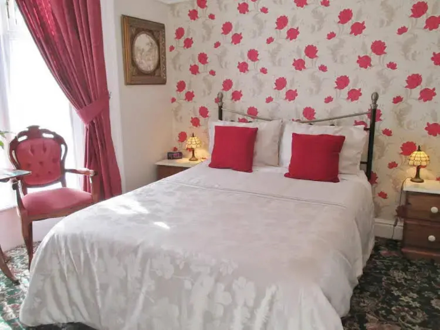 Kenwood Guest House — ОТЕЛЬ ЗАКРЫТ