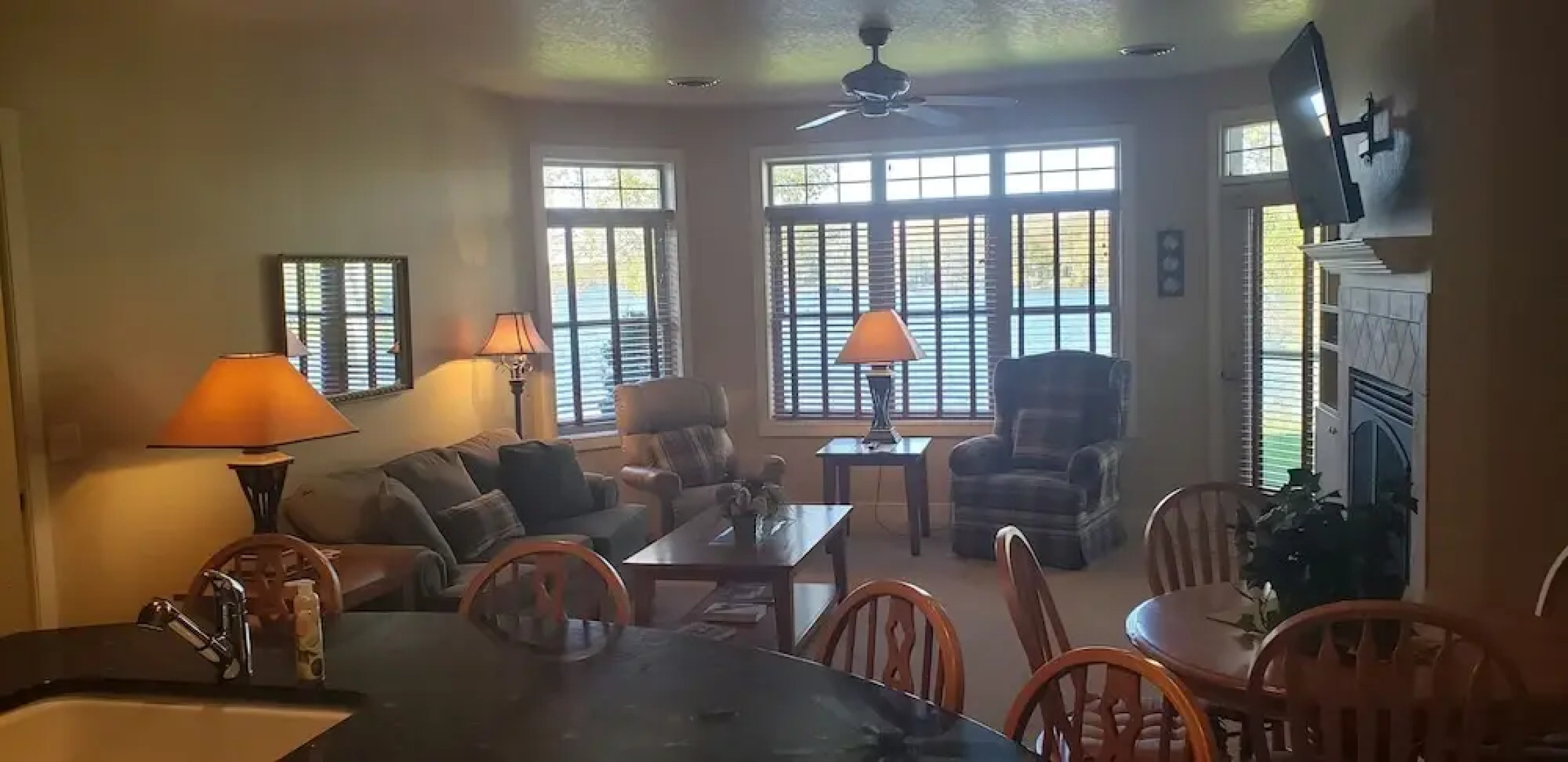 Unit 411a 1 BD/ 1 BA Condo