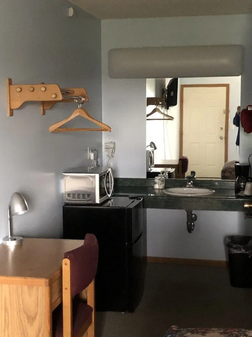 Edge O The Woods Motel