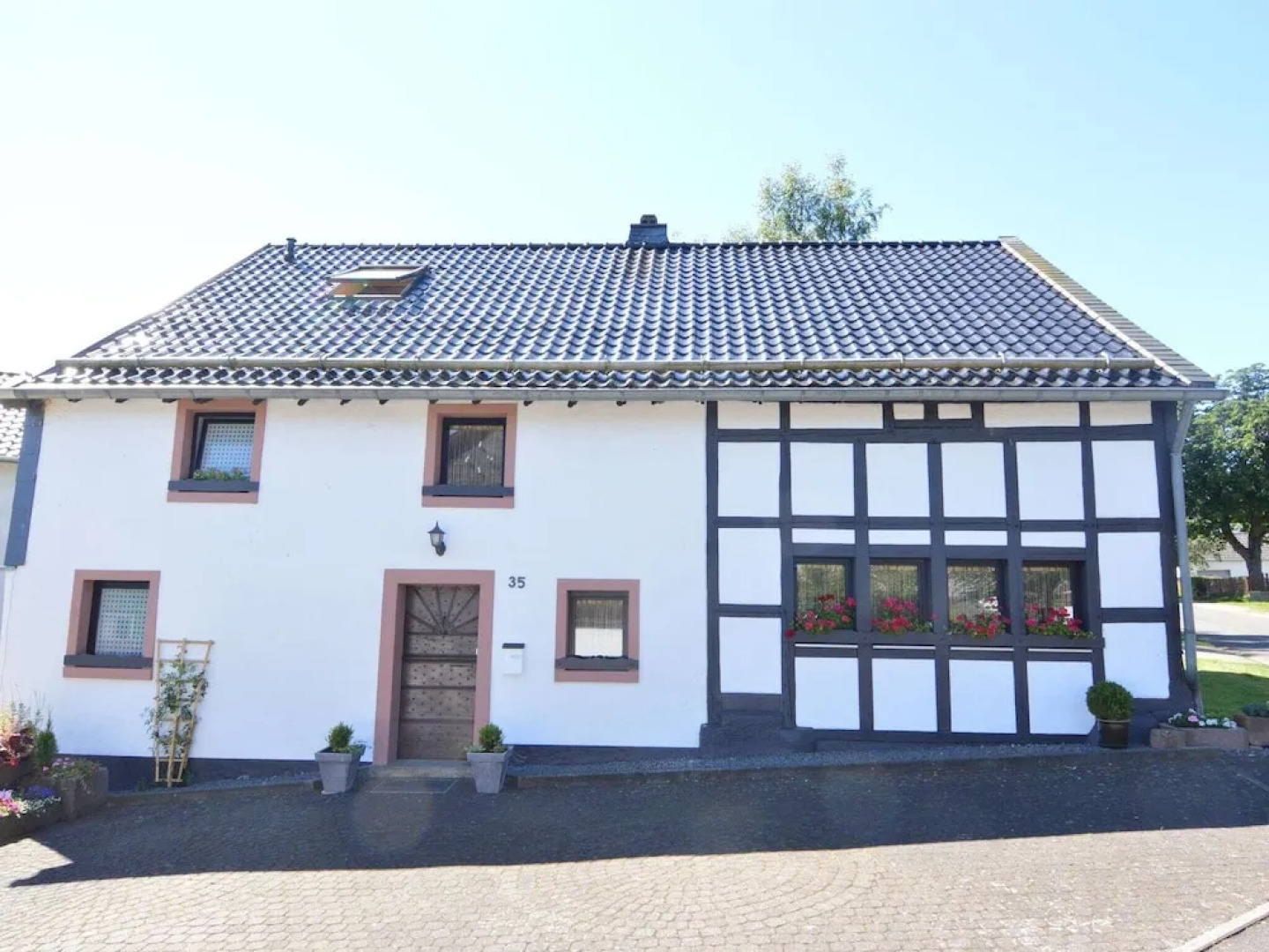 Beautiful Holiday Home in Sieberath With Garden