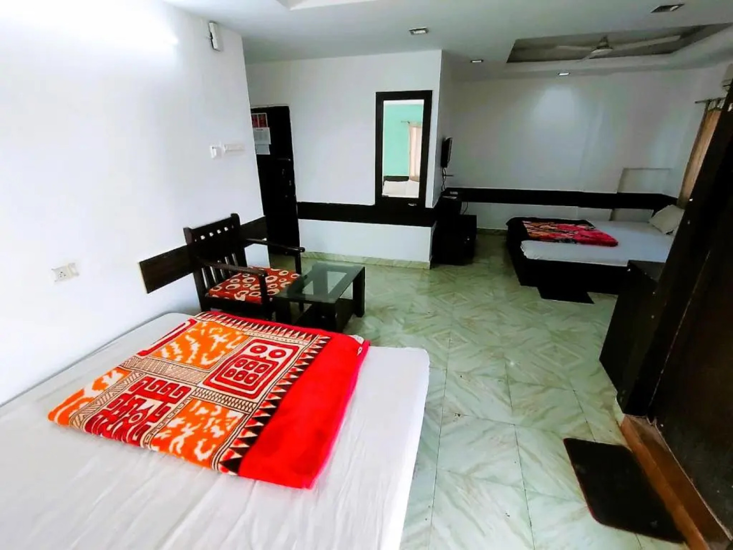 STAYMAKER Chakra Nayan Tara Sonu Inn