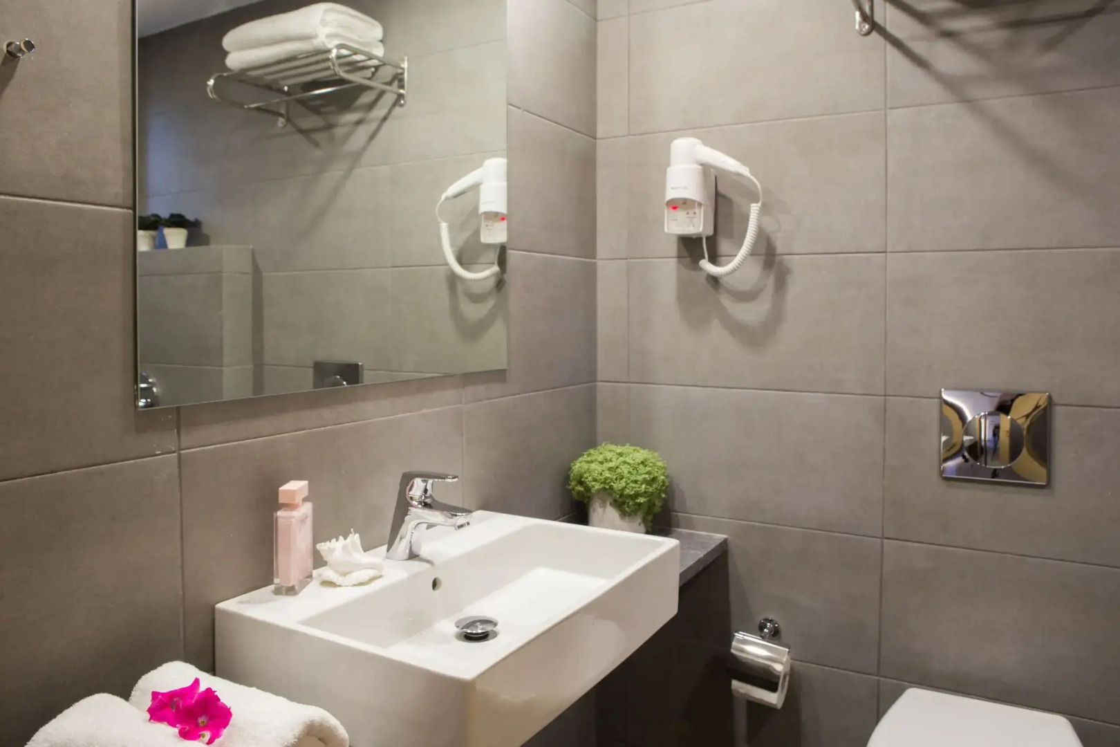 Sundance Apartments and Suites