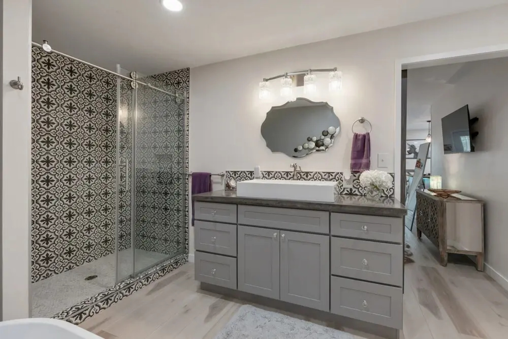 Gorgeous Luxury Bungalow W/hot Tub&fire Pit