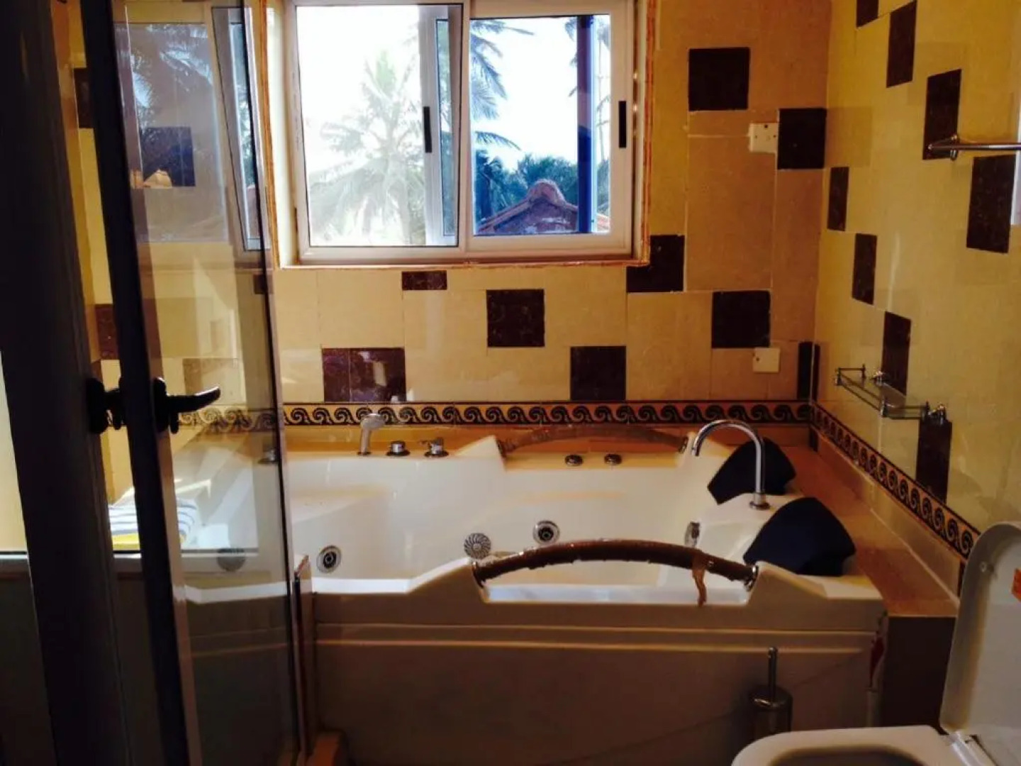 Coconut Pointe Villa & Beach Resort