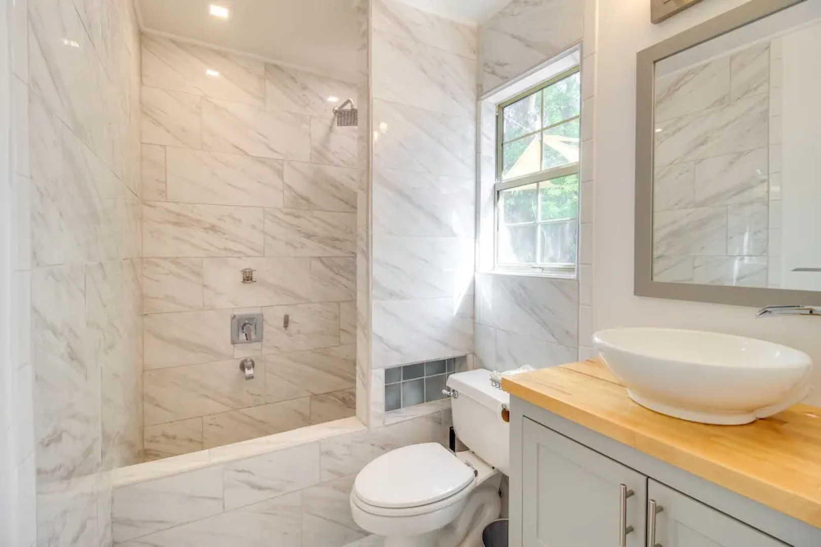 Cheerful Savannah Vacation Rental With Fire Pit!