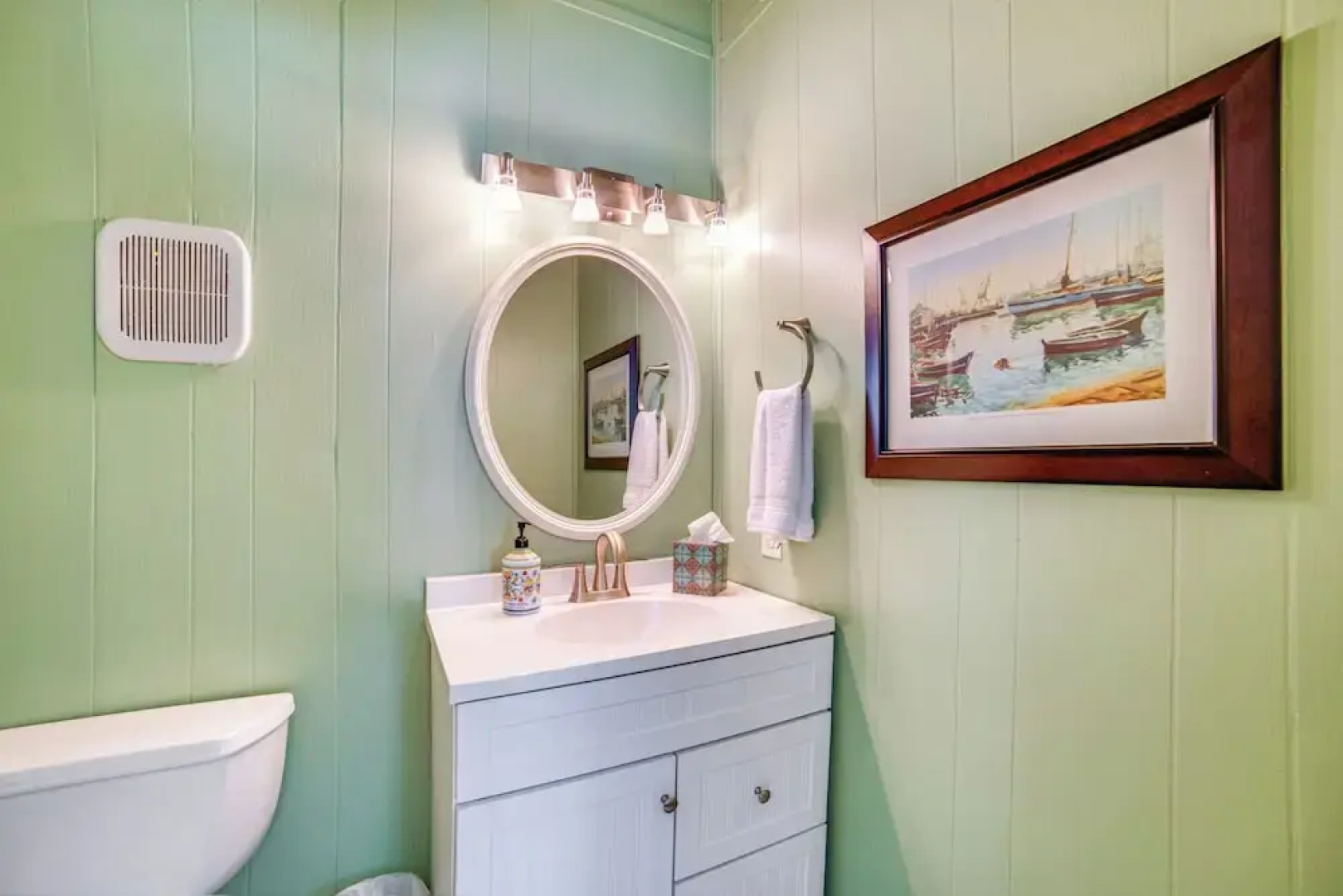 Waterfront Gem on Cedar Creek Lake w/ Deck + Games