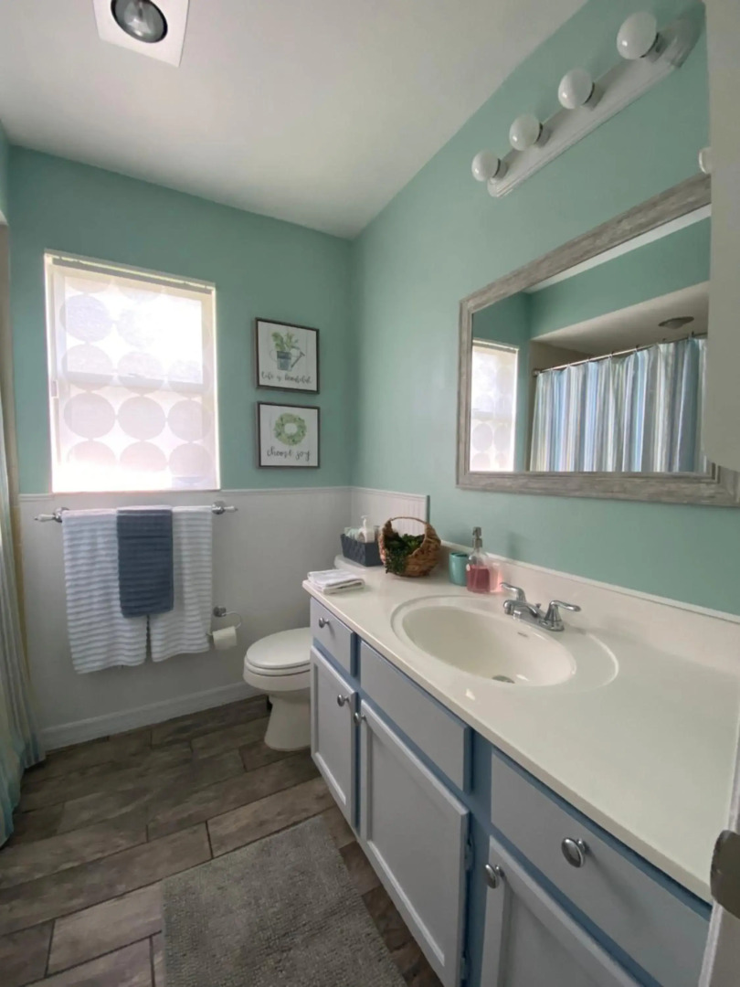 3 bedrooms house with private, heated pool 8 miles to Siesta Key Beach,