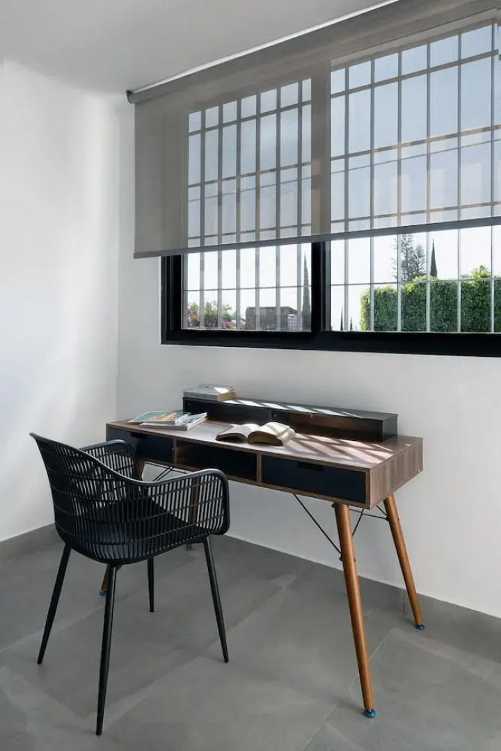 Modern Studio Apartment With Garden Entry