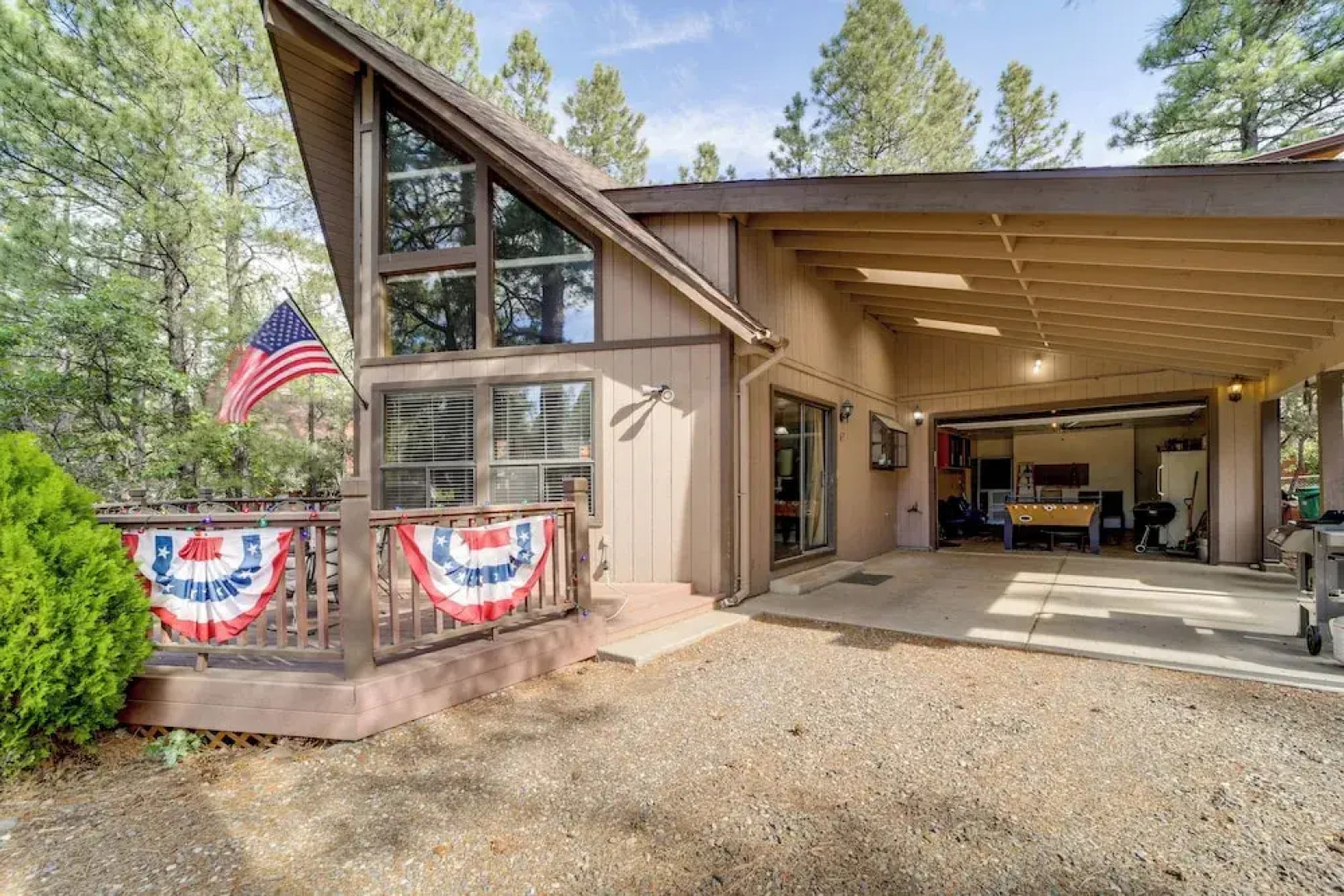 Fire Pit & Wraparound Porch: Munds Park Cabin!