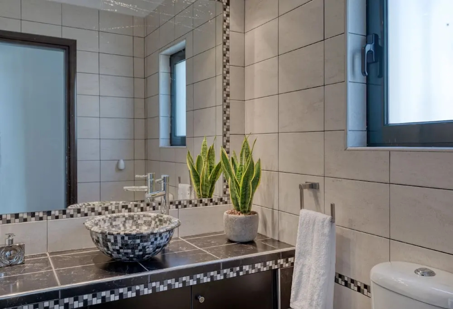 Luxurious Villa Solaris Next To The Beach