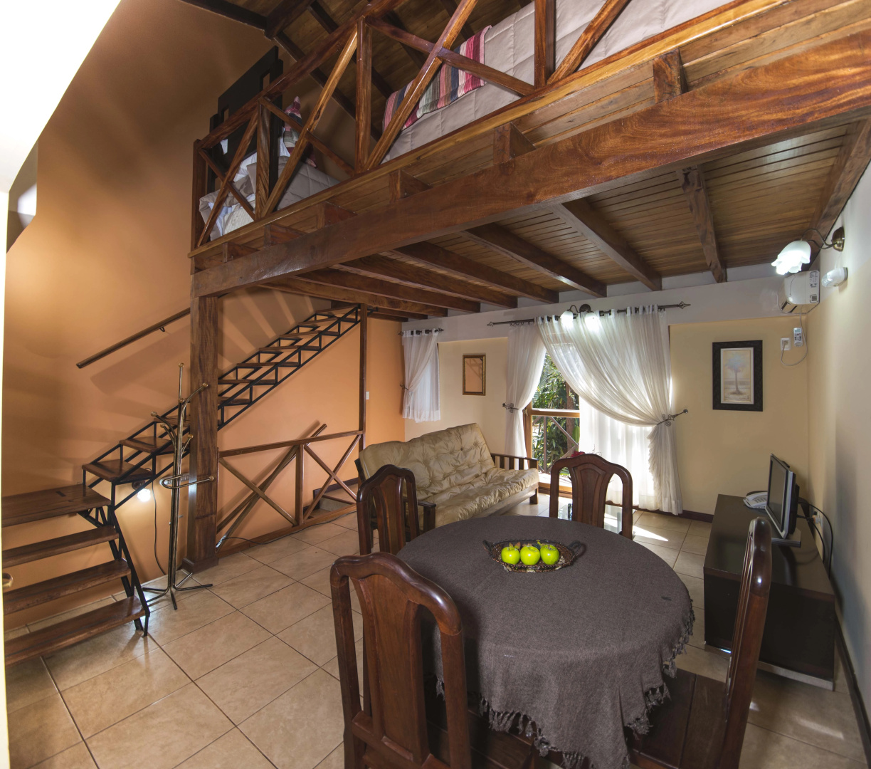 Arami Hotel & Lodge