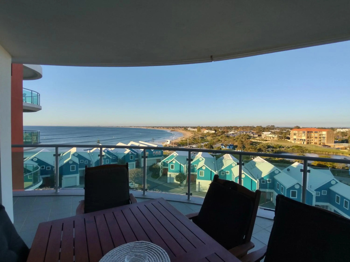 A 406 FANTASTIC OCEAN BEACH and MARINA VIEW APT - MANDURAH