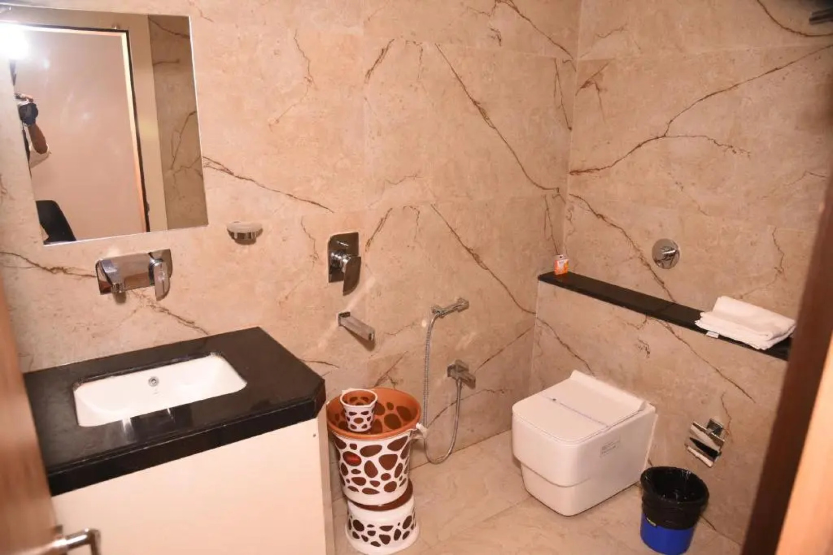 Hotel Ekta International