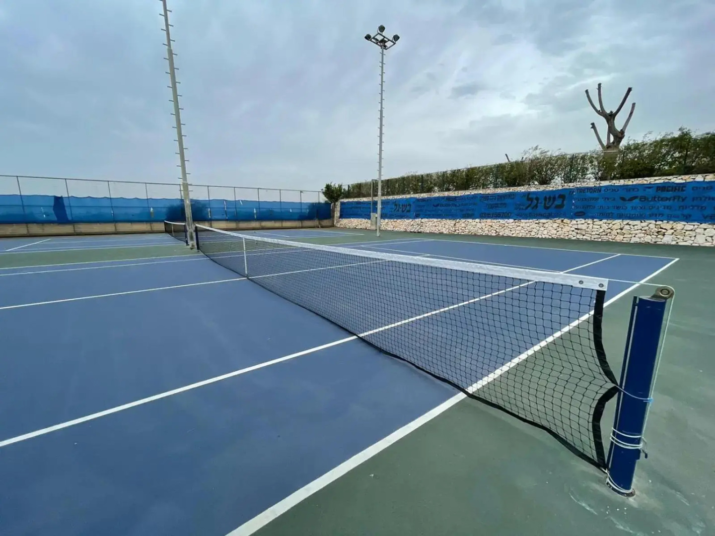 מול הים בקיסריה