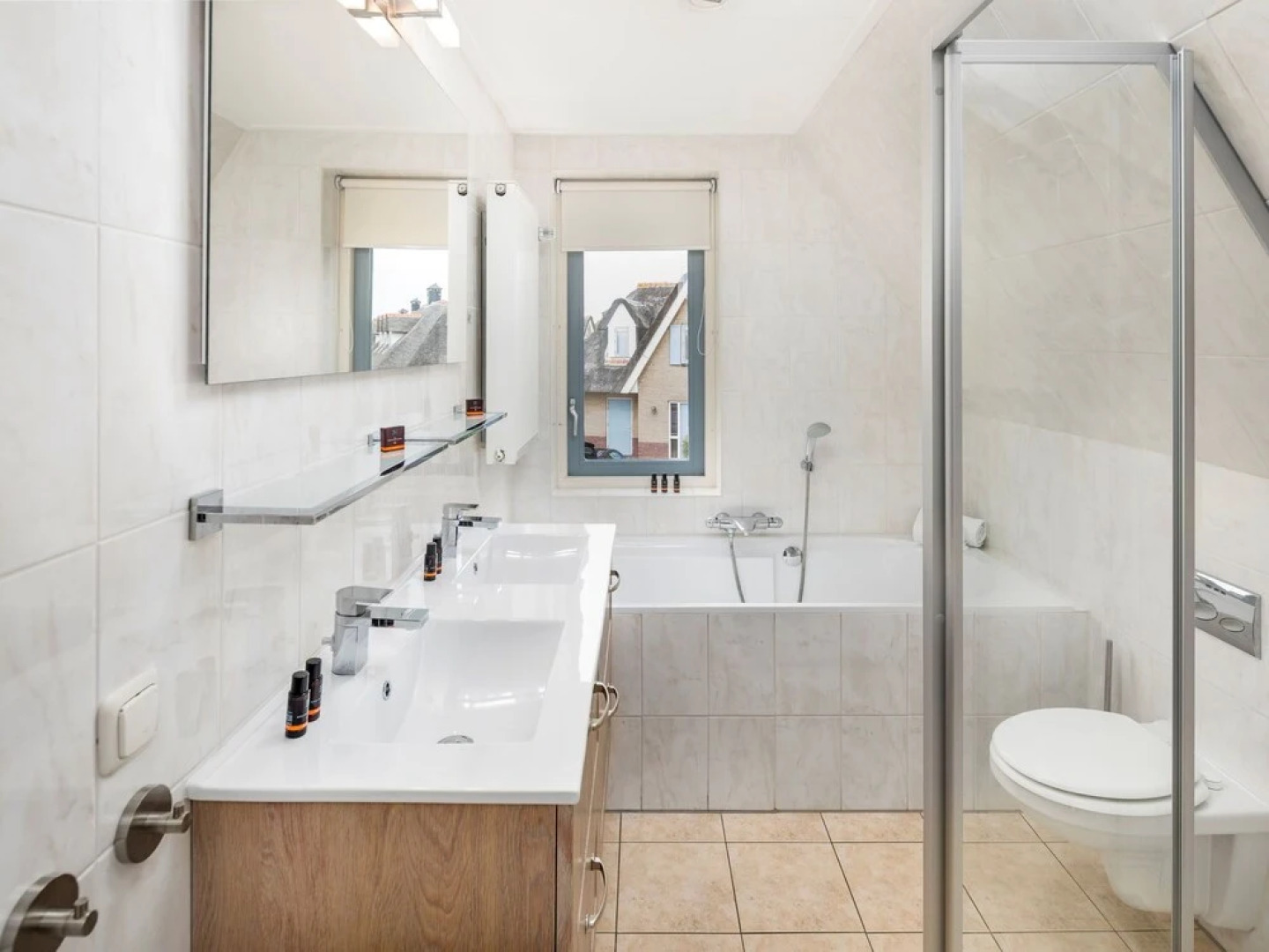 Thatched, Restyled Villa Located in Julianadorp near Sea