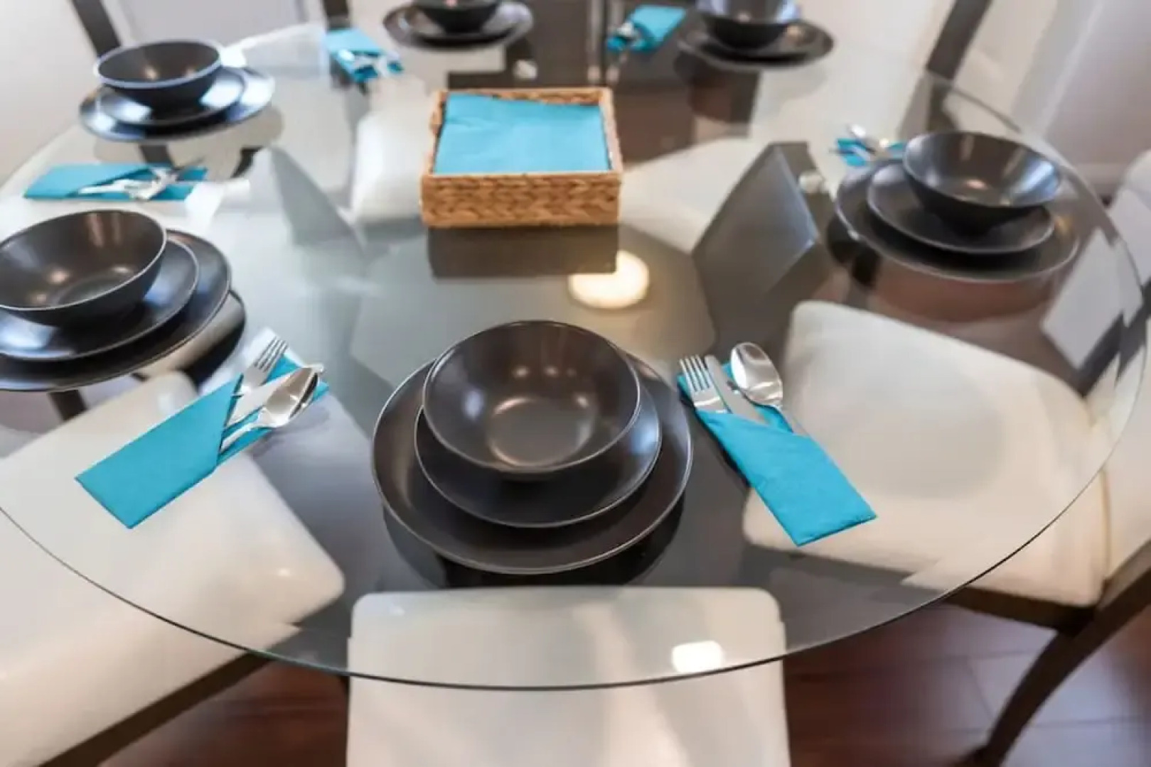 Tranquil 2BR Home in Beautiful Neighborhood P24