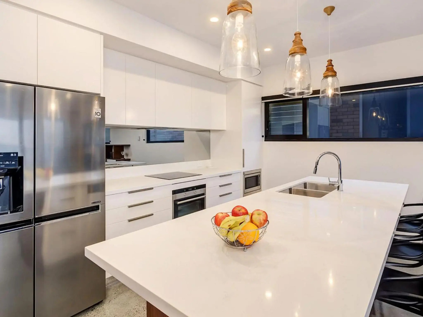 VILLA NOVA Gerroa 4pm check out Sundays