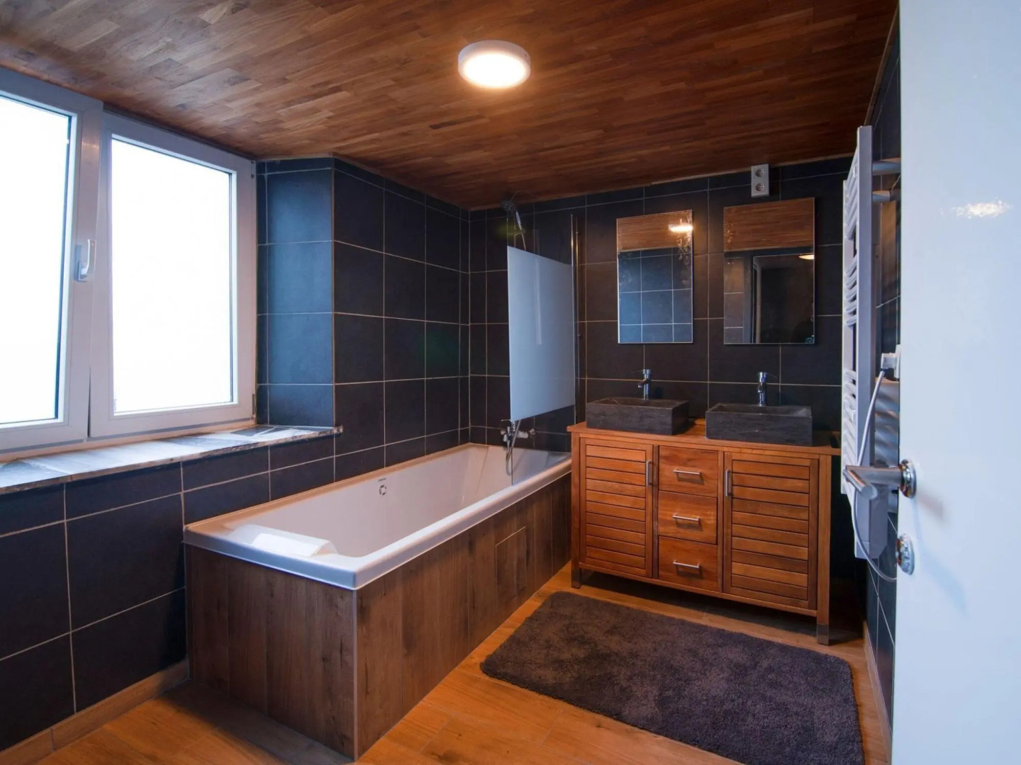 Very spacious house with sauna, spa and countryside views