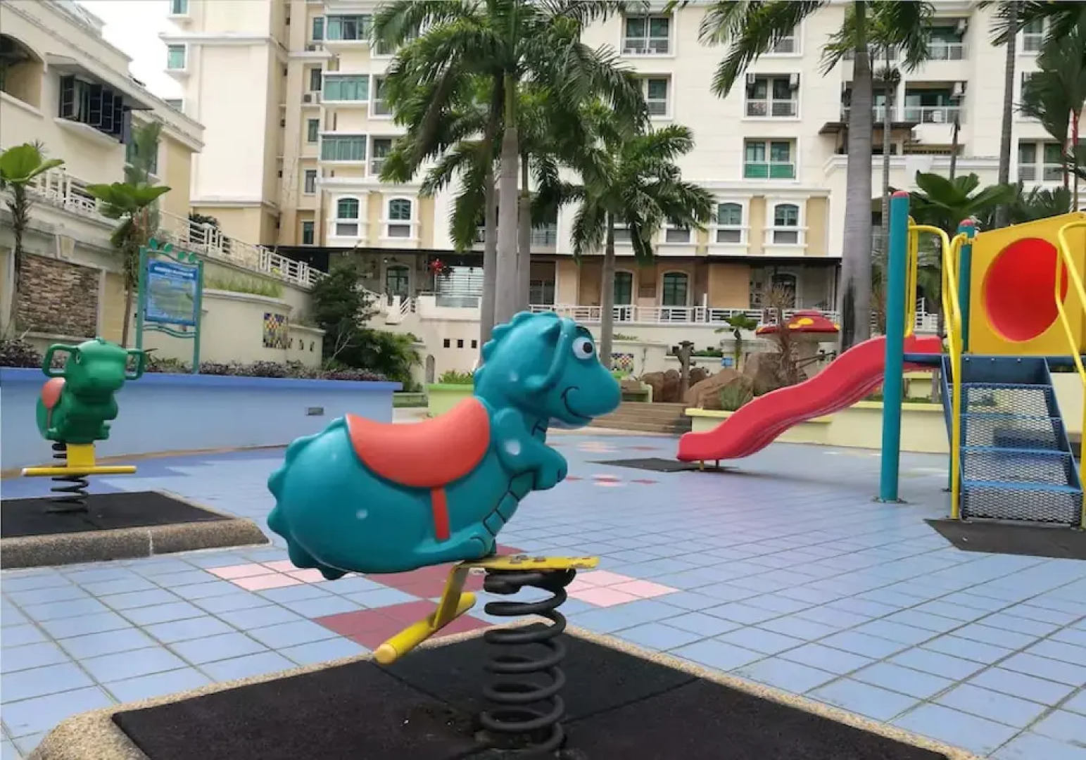 Luxurious Condo Near Gurney