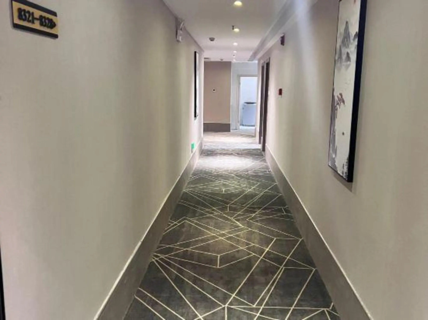 SET Chain Hotel (Jingmen Jingchu University of Technology Zhuyuan)