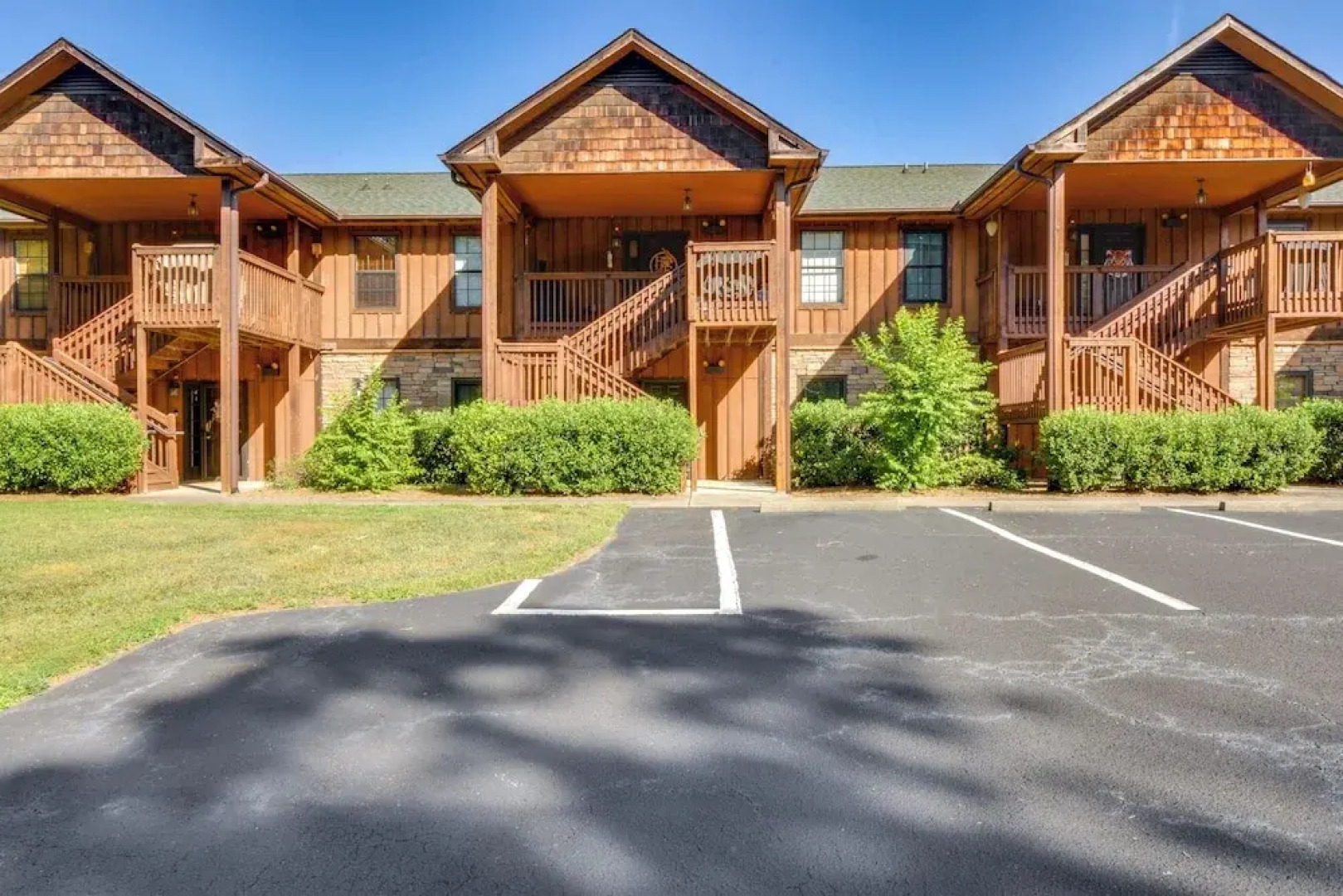 Scenic Outdoor Space: Lake Keowee Retreat!