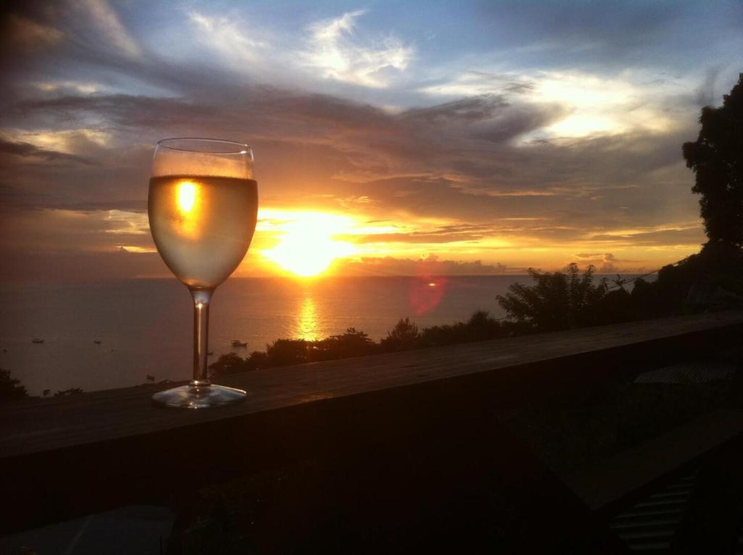 CARPE DIEM VILLA "Studio Apartment" Great Sea views even from the Beds