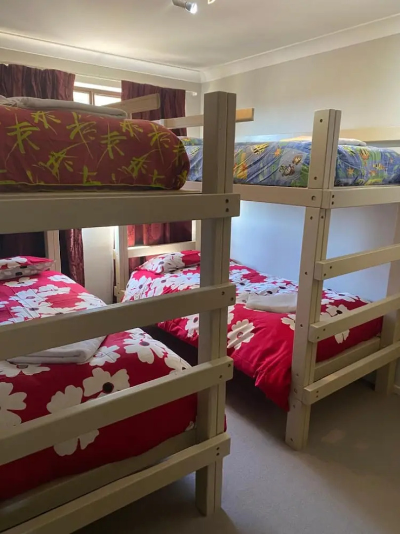 Snow Gate Motel and Apartments