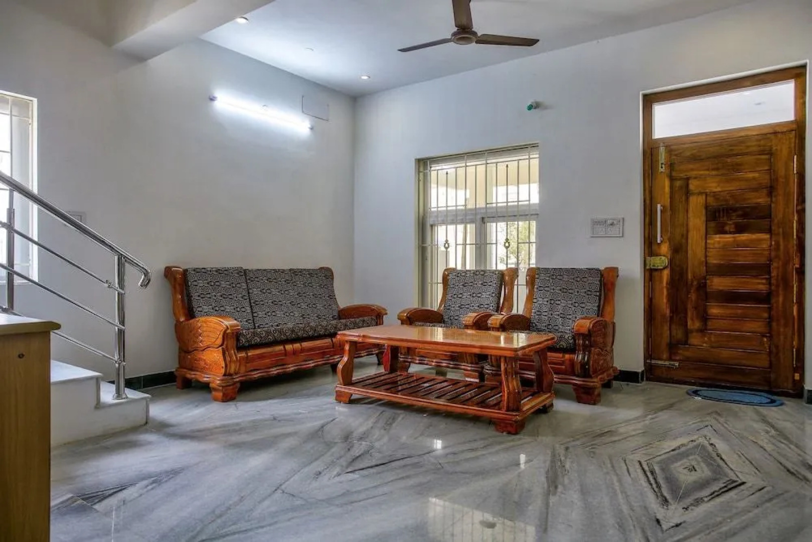 OYO 35931 Leo's Home Stay