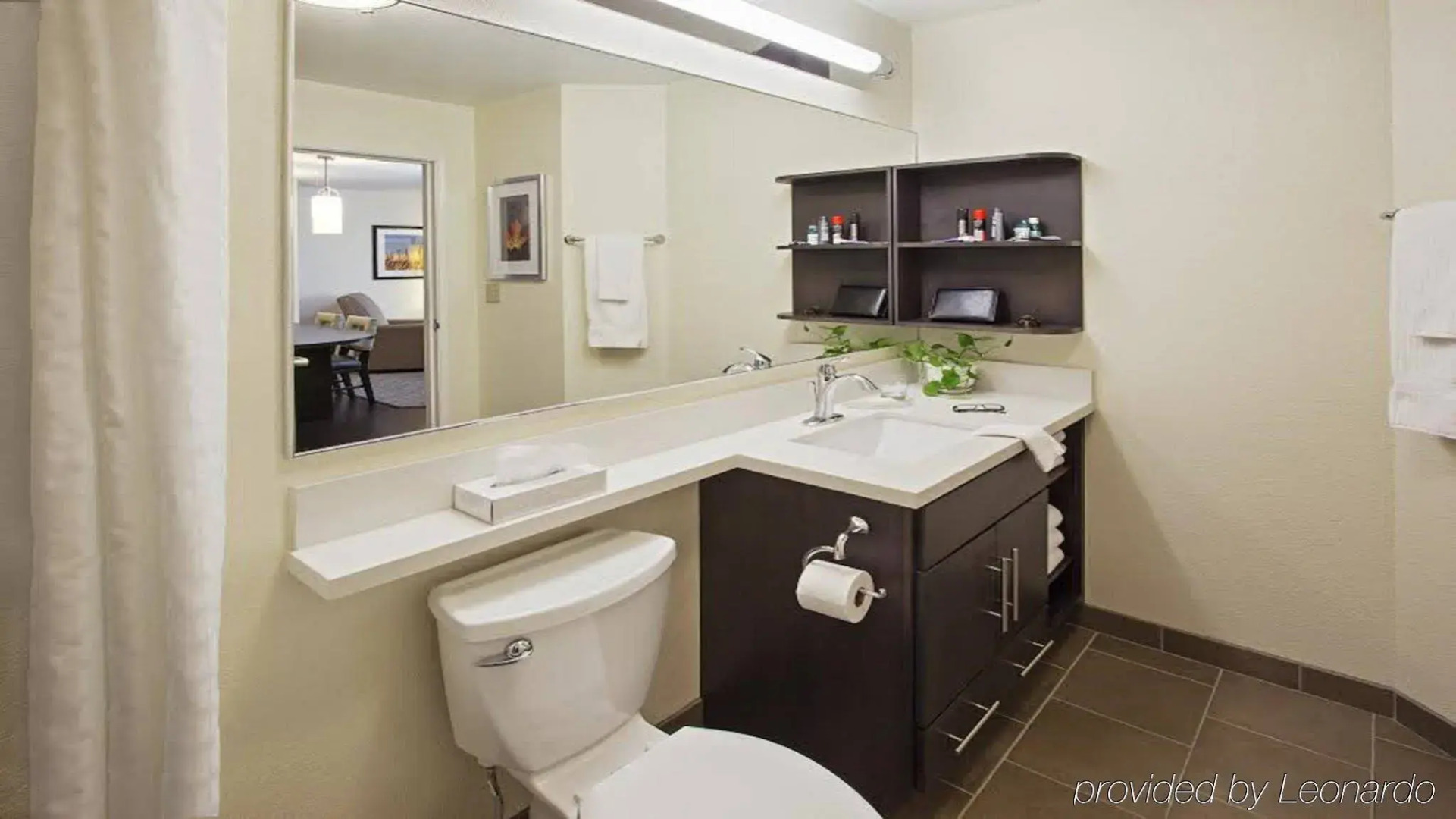 Sonesta Simply Suites Chicago Waukegan