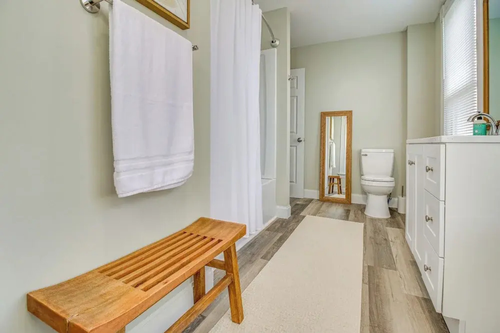 2 Mi to Dtwn Cincinnati: Home w/ Fenced Yard!